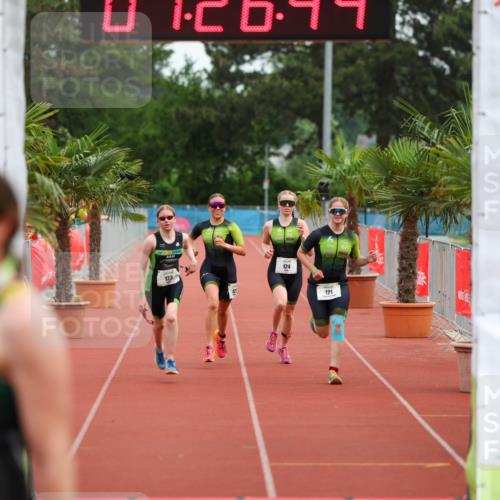 15.06.2025 - 7 Türme Triathlon Michael Strokosch http://msf.ph/oto/7929816 15.06.2025 10:26:44 Ziel 121, 122, 123, 124 meine-sportfotos.de