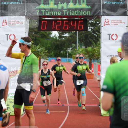 15.06.2025 - 7 Türme Triathlon Michael Strokosch http://msf.ph/oto/7929824 15.06.2025 10:26:47 Ziel 121, 122, 123, 124 meine-sportfotos.de