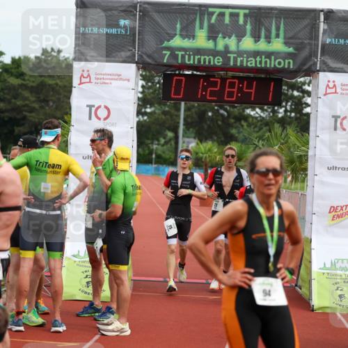 15.06.2025 - 7 Türme Triathlon Michael Strokosch http://msf.ph/oto/7929858 15.06.2025 10:28:42 Ziel 21, 22, 24, 25 meine-sportfotos.de
