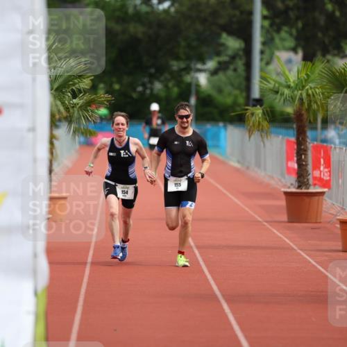 15.06.2025 - 7 Türme Triathlon Michael Strokosch http://msf.ph/oto/7929885 15.06.2025 10:30:37 Ziel 154, 155 meine-sportfotos.de