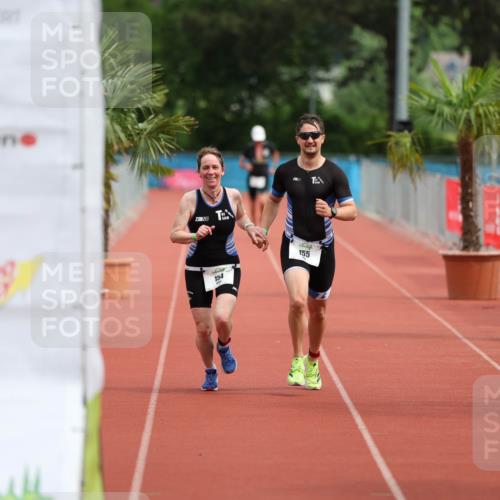 15.06.2025 - 7 Türme Triathlon Michael Strokosch http://msf.ph/oto/7929886 15.06.2025 10:30:38 Ziel 154, 155 meine-sportfotos.de