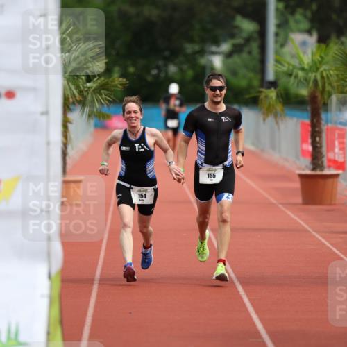 15.06.2025 - 7 Türme Triathlon Michael Strokosch http://msf.ph/oto/7929887 15.06.2025 10:30:38 Ziel 154, 155 meine-sportfotos.de