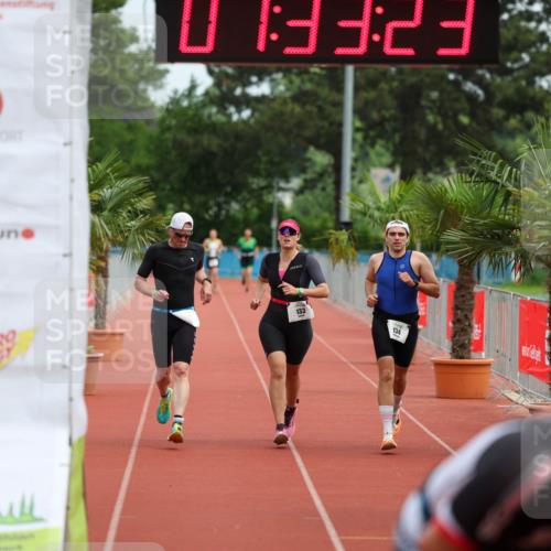 15.06.2025 - 7 Türme Triathlon Michael Strokosch http://msf.ph/oto/7929959 15.06.2025 10:33:24 Ziel 133, 134, 135 meine-sportfotos.de