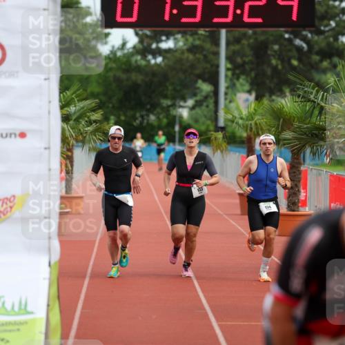 15.06.2025 - 7 Türme Triathlon Michael Strokosch http://msf.ph/oto/7929961 15.06.2025 10:33:24 Ziel 133, 134, 135 meine-sportfotos.de