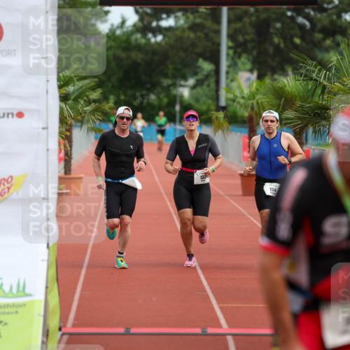 15.06.2025 - 7 Türme Triathlon Michael Strokosch http://msf.ph/oto/7929962 15.06.2025 10:33:24 Ziel 133, 134, 135 meine-sportfotos.de