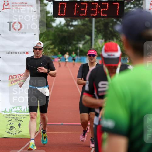 15.06.2025 - 7 Türme Triathlon Michael Strokosch http://msf.ph/oto/7929966 15.06.2025 10:33:28 Ziel 133, 134, 135 meine-sportfotos.de
