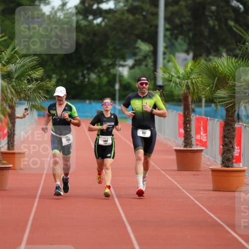 15.06.2025 - 7 Türme Triathlon Michael Strokosch http://msf.ph/oto/7929990 15.06.2025 10:34:50 Ziel 146, 147, 148 meine-sportfotos.de