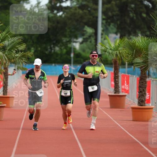 15.06.2025 - 7 Türme Triathlon Michael Strokosch http://msf.ph/oto/7929991 15.06.2025 10:34:51 Ziel 146, 147, 148 meine-sportfotos.de