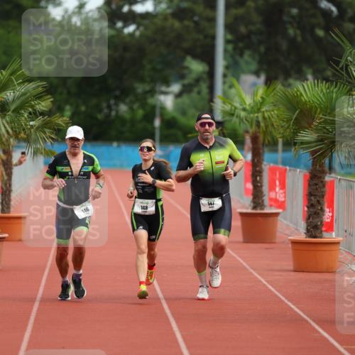 15.06.2025 - 7 Türme Triathlon Michael Strokosch http://msf.ph/oto/7929993 15.06.2025 10:34:51 Ziel 146, 147, 148 meine-sportfotos.de