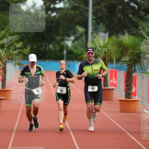 15.06.2025 - 7 Türme Triathlon Michael Strokosch http://msf.ph/oto/7929996 15.06.2025 10:34:52 Ziel 146, 147, 148 meine-sportfotos.de