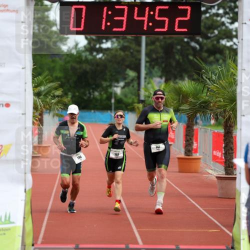 15.06.2025 - 7 Türme Triathlon Michael Strokosch http://msf.ph/oto/7930000 15.06.2025 10:34:53 Ziel 146, 147, 148 meine-sportfotos.de