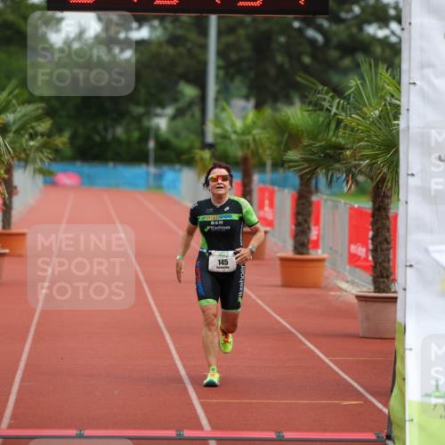 15.06.2025 - 7 Türme Triathlon Michael Strokosch http://msf.ph/oto/7930076 15.06.2025 10:37:31 Ziel 145 meine-sportfotos.de
