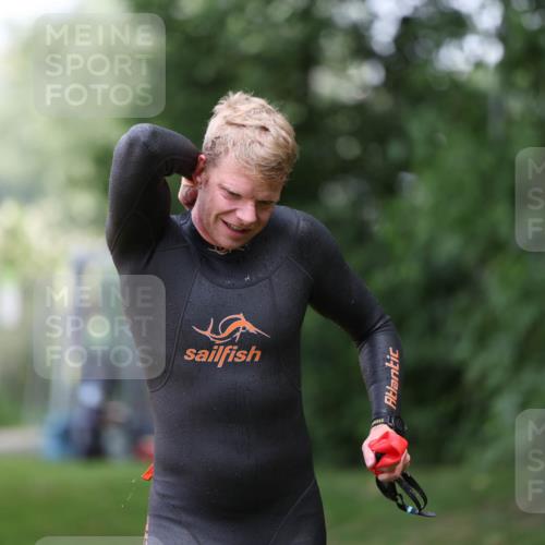 15.06.2025 - 7 Türme Triathlon Michael Strokosch http://msf.ph/oto/7930112 15.06.2025 12:22:35 Schwimmen 440, 461, 579, 647 meine-sportfotos.de