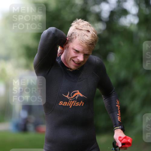 15.06.2025 - 7 Türme Triathlon Michael Strokosch http://msf.ph/oto/7930115 15.06.2025 12:22:35 Schwimmen 440, 461, 579, 647 meine-sportfotos.de