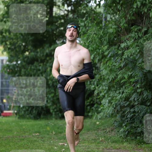 15.06.2025 - 7 Türme Triathlon Michael Strokosch http://msf.ph/oto/7930116 15.06.2025 12:22:43 Schwimmen 440, 461, 495, 579, 598, 647 meine-sportfotos.de