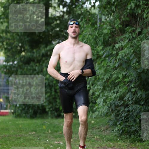 15.06.2025 - 7 Türme Triathlon Michael Strokosch http://msf.ph/oto/7930117 15.06.2025 12:22:43 Schwimmen 440, 461, 495, 579, 598, 647 meine-sportfotos.de