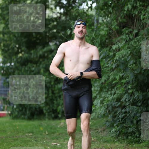 15.06.2025 - 7 Türme Triathlon Michael Strokosch http://msf.ph/oto/7930119 15.06.2025 12:22:44 Schwimmen 440, 461, 495, 506, 579, 598, 647 meine-sportfotos.de