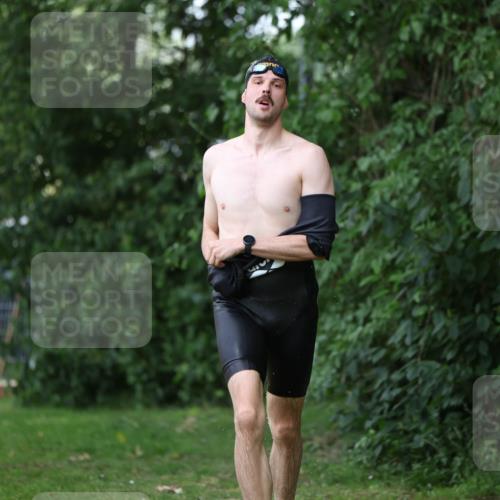 15.06.2025 - 7 Türme Triathlon Michael Strokosch http://msf.ph/oto/7930120 15.06.2025 12:22:44 Schwimmen 440, 461, 495, 506, 579, 598, 647 meine-sportfotos.de