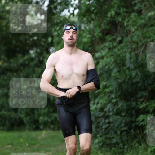 15.06.2025 - 7 Türme Triathlon Michael Strokosch http://msf.ph/oto/7930121 15.06.2025 12:22:44 Schwimmen 440, 461, 495, 506, 579, 598, 647 meine-sportfotos.de