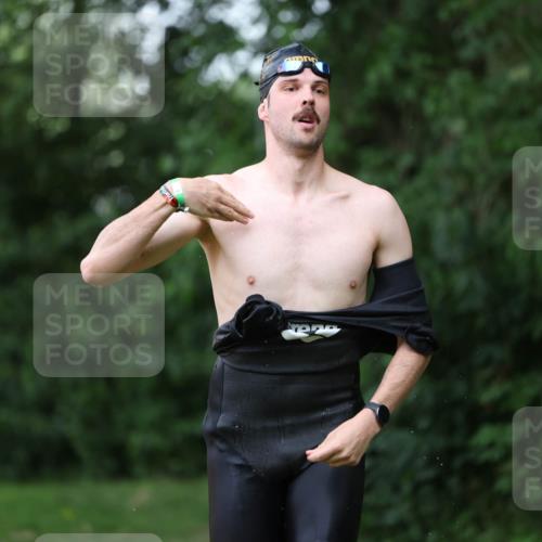 15.06.2025 - 7 Türme Triathlon Michael Strokosch http://msf.ph/oto/7930128 15.06.2025 12:22:45 Schwimmen 440, 461, 495, 506, 579, 598, 647 meine-sportfotos.de
