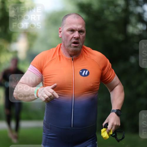 15.06.2025 - 7 Türme Triathlon Michael Strokosch http://msf.ph/oto/7930132 15.06.2025 12:22:46 Schwimmen 353, 440, 461, 495, 506, 579, 598, 647 meine-sportfotos.de