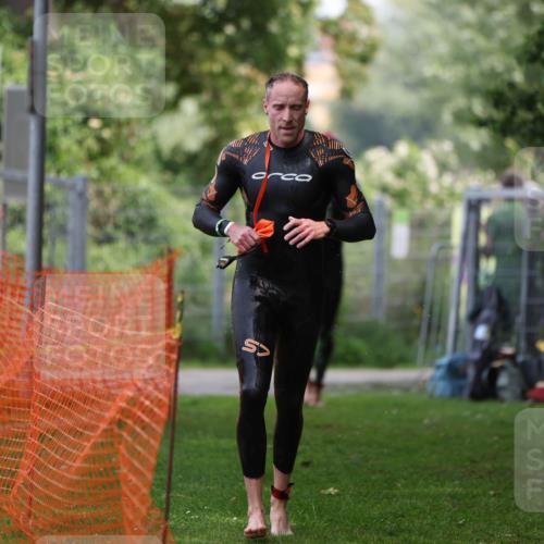 15.06.2025 - 7 Türme Triathlon Michael Strokosch http://msf.ph/oto/7930143 15.06.2025 12:22:49 Schwimmen 353, 440, 495, 506, 579, 598, 647, 681 meine-sportfotos.de