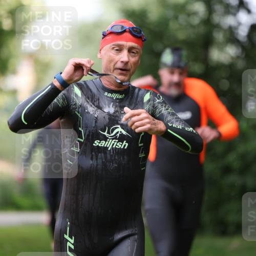 15.06.2025 - 7 Türme Triathlon Michael Strokosch http://msf.ph/oto/7930165 15.06.2025 12:22:57 Schwimmen 353, 376, 436, 440, 495, 506, 546, 579, 598, 681 meine-sportfotos.de