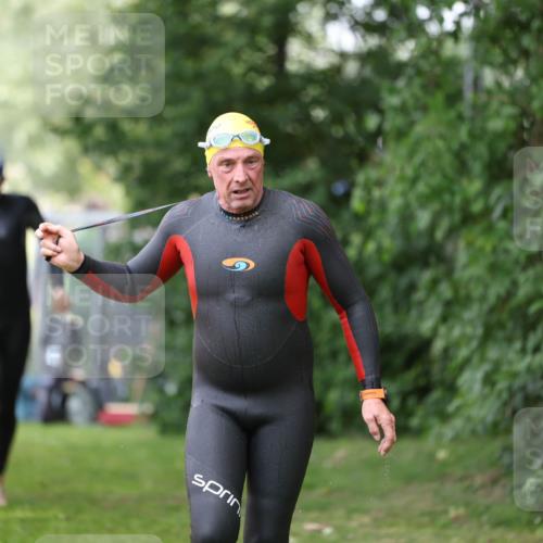15.06.2025 - 7 Türme Triathlon Michael Strokosch http://msf.ph/oto/7930195 15.06.2025 12:23:08 Schwimmen 353, 376, 422, 436, 474, 495, 506, 546, 598, 606, 681 meine-sportfotos.de