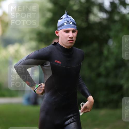 15.06.2025 - 7 Türme Triathlon Michael Strokosch http://msf.ph/oto/7930216 15.06.2025 12:23:13 Schwimmen 353, 376, 388, 422, 436, 474, 506, 546, 558, 606, 681 meine-sportfotos.de