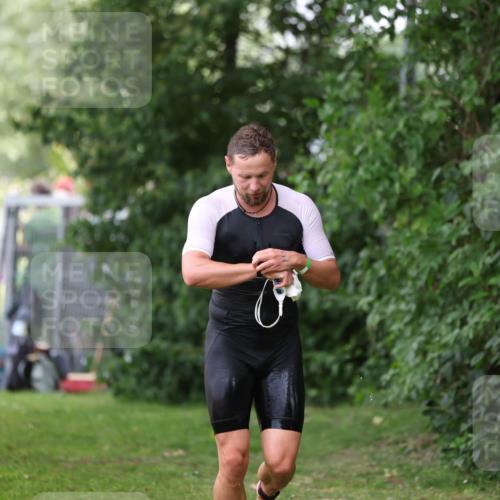 15.06.2025 - 7 Türme Triathlon Michael Strokosch http://msf.ph/oto/7930217 15.06.2025 12:23:14 Schwimmen 353, 376, 388, 422, 436, 474, 506, 546, 558, 606, 681 meine-sportfotos.de