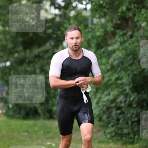 15.06.2025 - 7 Türme Triathlon Michael Strokosch http://msf.ph/oto/7930221 15.06.2025 12:23:15 Schwimmen 353, 376, 388, 422, 436, 474, 546, 558, 606, 681 meine-sportfotos.de