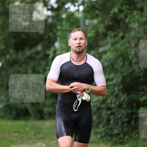 15.06.2025 - 7 Türme Triathlon Michael Strokosch http://msf.ph/oto/7930222 15.06.2025 12:23:15 Schwimmen 353, 376, 388, 422, 436, 474, 546, 558, 606, 681 meine-sportfotos.de