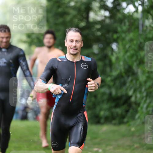 15.06.2025 - 7 Türme Triathlon Michael Strokosch http://msf.ph/oto/7930243 15.06.2025 12:23:26 Schwimmen 388, 422, 457, 474, 541, 546, 558, 606, 639 meine-sportfotos.de