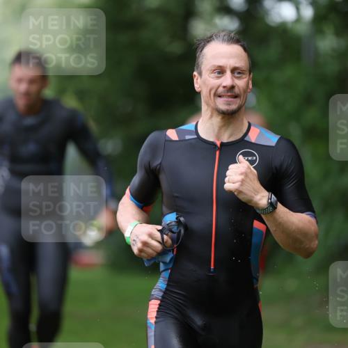 15.06.2025 - 7 Türme Triathlon Michael Strokosch http://msf.ph/oto/7930248 15.06.2025 12:23:27 Schwimmen 388, 422, 457, 474, 541, 546, 558, 606, 639 meine-sportfotos.de