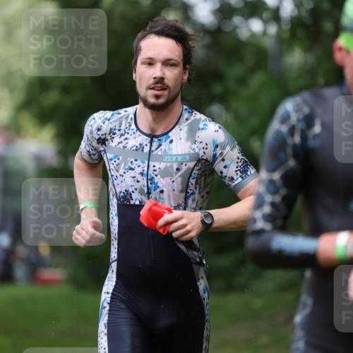 15.06.2025 - 7 Türme Triathlon Michael Strokosch http://msf.ph/oto/7930267 15.06.2025 12:23:34 Schwimmen 388, 422, 457, 467, 474, 541, 558, 582, 606, 639 meine-sportfotos.de
