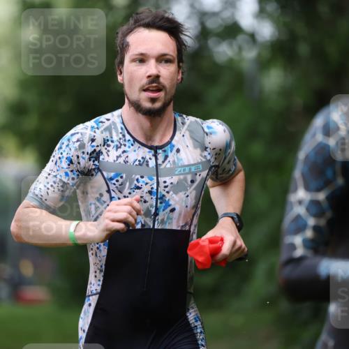 15.06.2025 - 7 Türme Triathlon Michael Strokosch http://msf.ph/oto/7930269 15.06.2025 12:23:35 Schwimmen 388, 422, 457, 467, 474, 541, 558, 582, 606, 639 meine-sportfotos.de