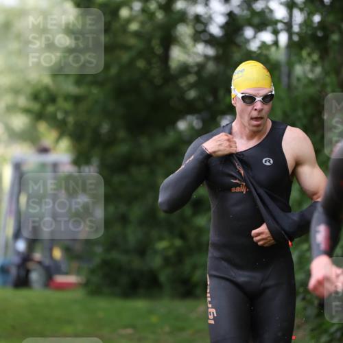 15.06.2025 - 7 Türme Triathlon Michael Strokosch http://msf.ph/oto/7930286 15.06.2025 12:23:40 Schwimmen 388, 457, 467, 541, 558, 580, 582, 639 meine-sportfotos.de