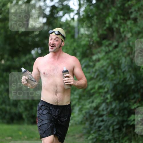 15.06.2025 - 7 Türme Triathlon Michael Strokosch http://msf.ph/oto/7930309 15.06.2025 12:23:48 Schwimmen 467, 580, 582, 639 meine-sportfotos.de
