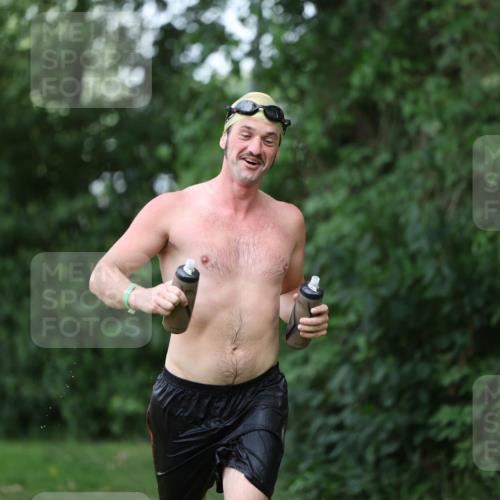 15.06.2025 - 7 Türme Triathlon Michael Strokosch http://msf.ph/oto/7930310 15.06.2025 12:23:49 Schwimmen 467, 580, 582, 639 meine-sportfotos.de