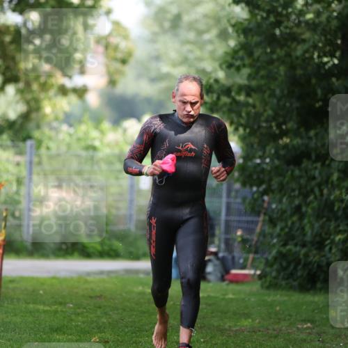 15.06.2025 - 7 Türme Triathlon Michael Strokosch http://msf.ph/oto/7930320 15.06.2025 12:23:53 Schwimmen 467, 527, 580, 582 meine-sportfotos.de