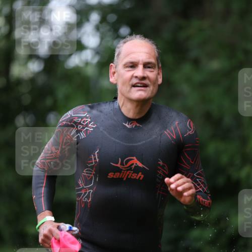15.06.2025 - 7 Türme Triathlon Michael Strokosch http://msf.ph/oto/7930334 15.06.2025 12:23:56 Schwimmen 467, 527, 580, 582, 643 meine-sportfotos.de