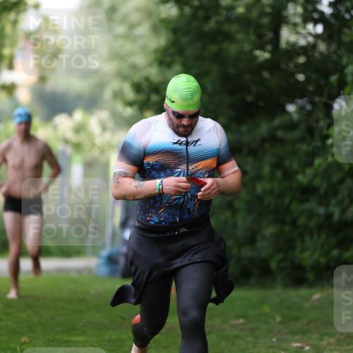 15.06.2025 - 7 Türme Triathlon Michael Strokosch http://msf.ph/oto/7930341 15.06.2025 12:24:13 Schwimmen 355, 449, 527, 643 meine-sportfotos.de