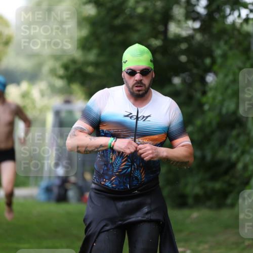 15.06.2025 - 7 Türme Triathlon Michael Strokosch http://msf.ph/oto/7930345 15.06.2025 12:24:13 Schwimmen 355, 449, 527, 643 meine-sportfotos.de
