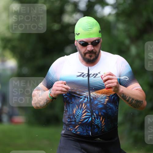 15.06.2025 - 7 Türme Triathlon Michael Strokosch http://msf.ph/oto/7930349 15.06.2025 12:24:14 Schwimmen 355, 449, 527, 643 meine-sportfotos.de
