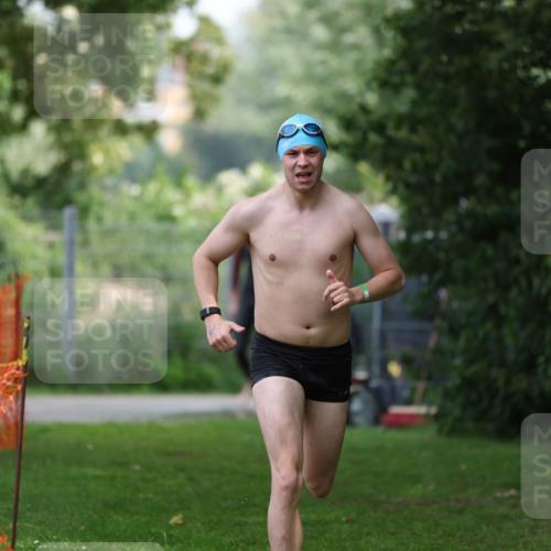 15.06.2025 - 7 Türme Triathlon Michael Strokosch http://msf.ph/oto/7930350 15.06.2025 12:24:15 Schwimmen 355, 449, 527, 643 meine-sportfotos.de