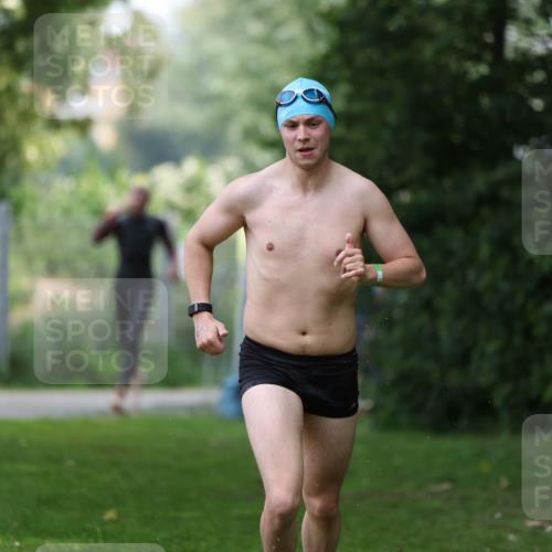 15.06.2025 - 7 Türme Triathlon Michael Strokosch http://msf.ph/oto/7930353 15.06.2025 12:24:16 Schwimmen 355, 449, 527, 643 meine-sportfotos.de