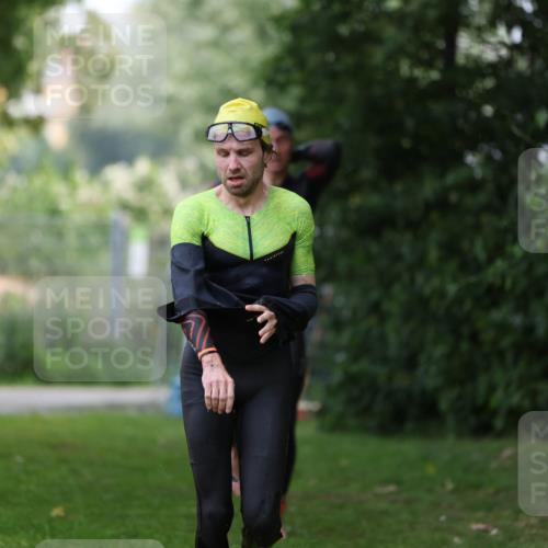 15.06.2025 - 7 Türme Triathlon Michael Strokosch http://msf.ph/oto/7930365 15.06.2025 12:24:23 Schwimmen 355, 361, 449, 527, 643 meine-sportfotos.de