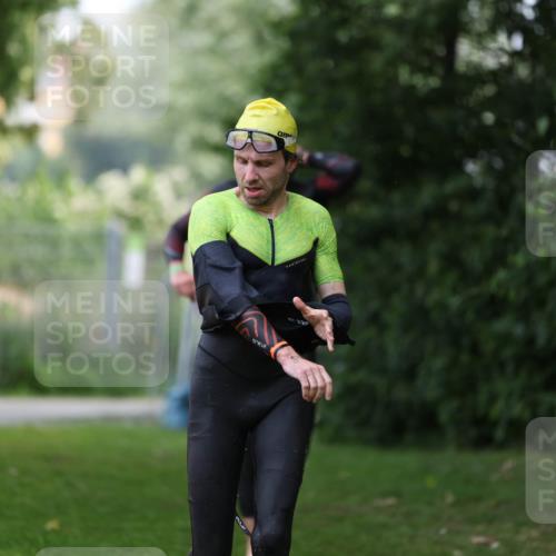 15.06.2025 - 7 Türme Triathlon Michael Strokosch http://msf.ph/oto/7930366 15.06.2025 12:24:23 Schwimmen 355, 361, 449, 527, 643 meine-sportfotos.de