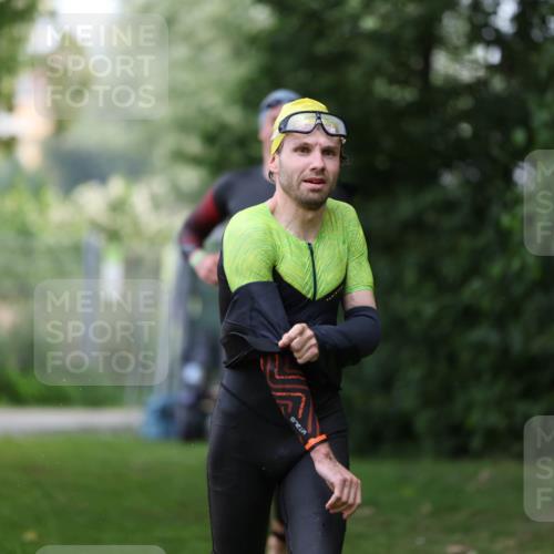 15.06.2025 - 7 Türme Triathlon Michael Strokosch http://msf.ph/oto/7930368 15.06.2025 12:24:24 Schwimmen 355, 361, 449, 643 meine-sportfotos.de