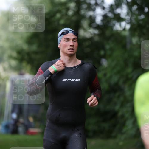 15.06.2025 - 7 Türme Triathlon Michael Strokosch http://msf.ph/oto/7930372 15.06.2025 12:24:26 Schwimmen 355, 361, 432, 449 meine-sportfotos.de